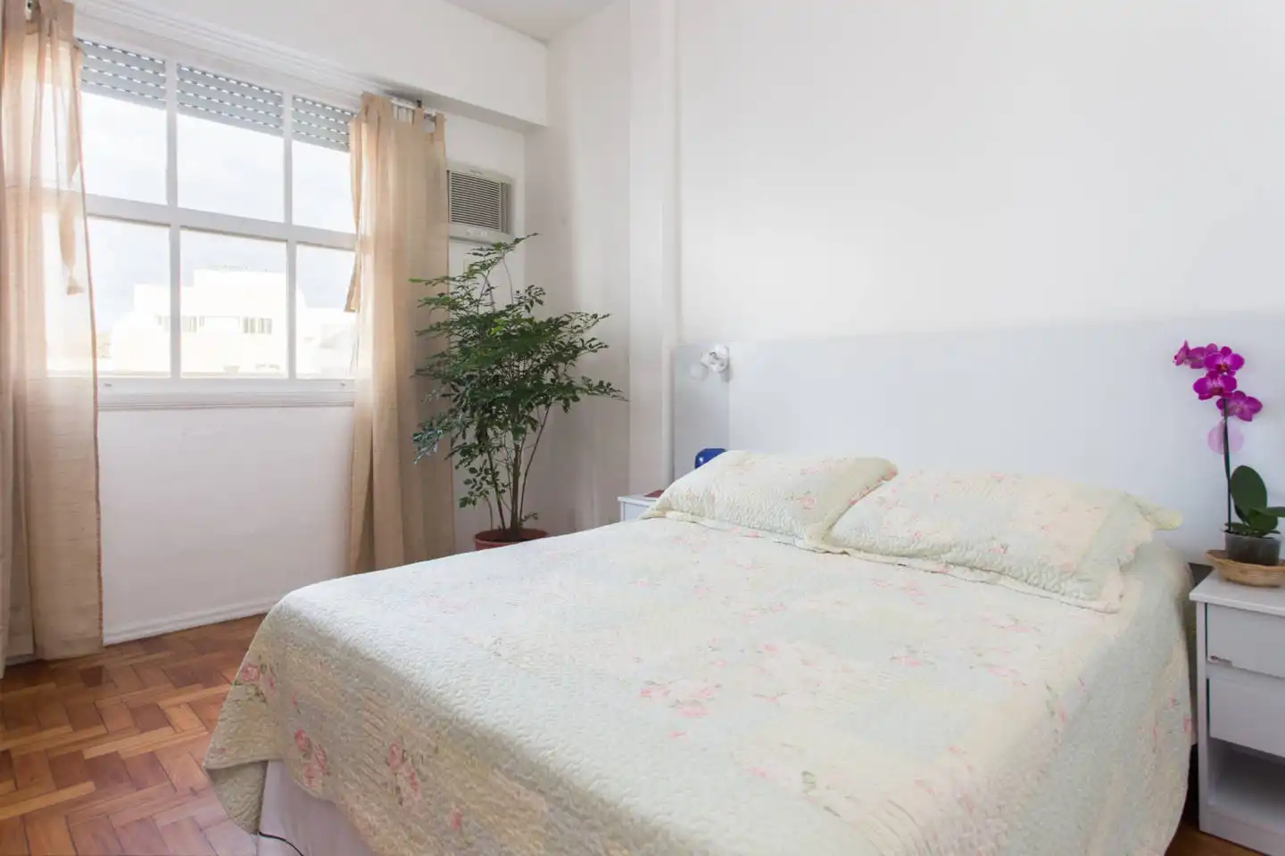 A  200 mts. da praia de Ipanema e Arpoador